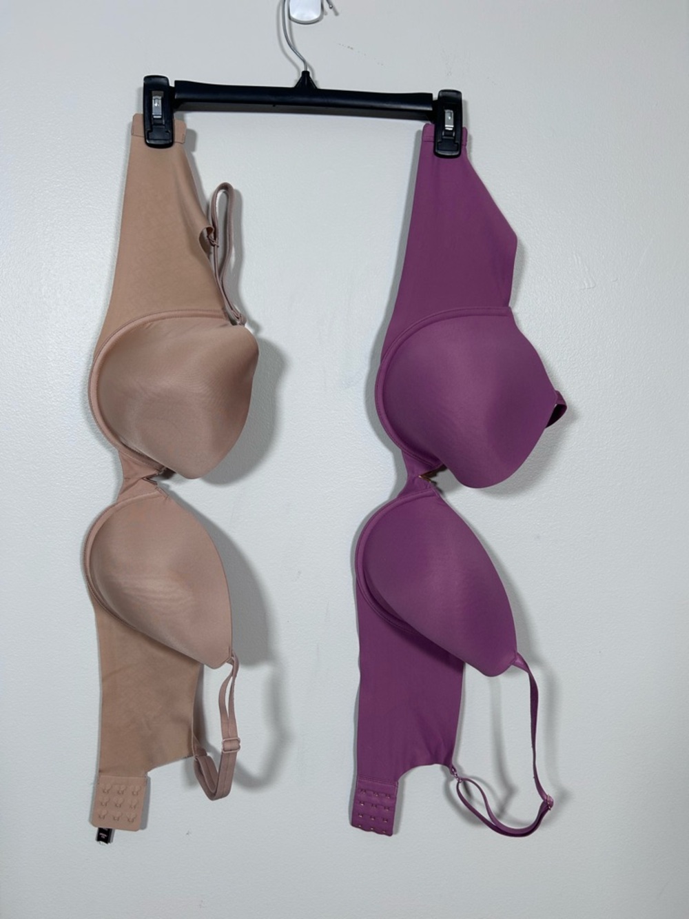 Pair of Victoria's Secret Bras 34DDD Ivory & Purple/Mauve